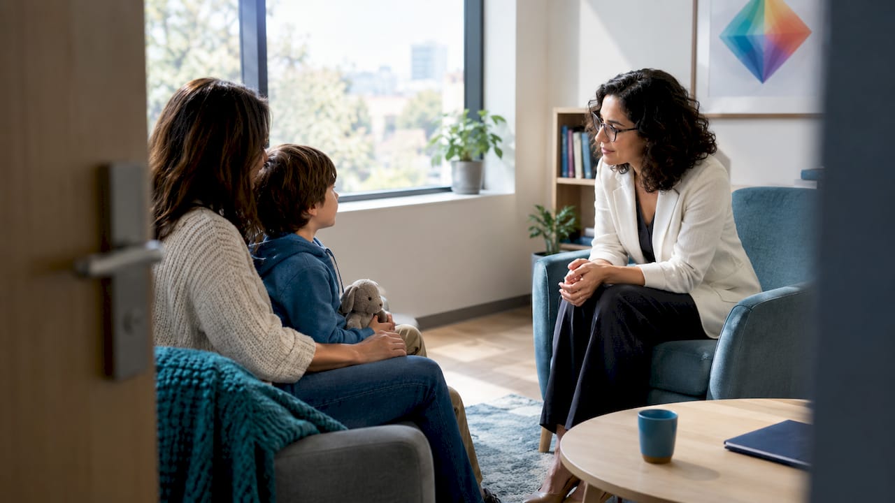 Parent et enfant lors d'une consultation en pédopsychiatrie
