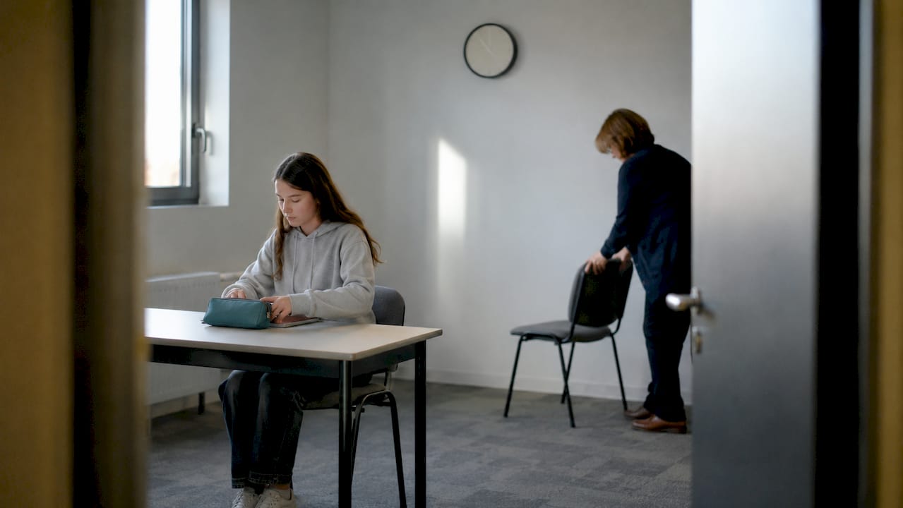 Salle d'examen équipée pour candidate