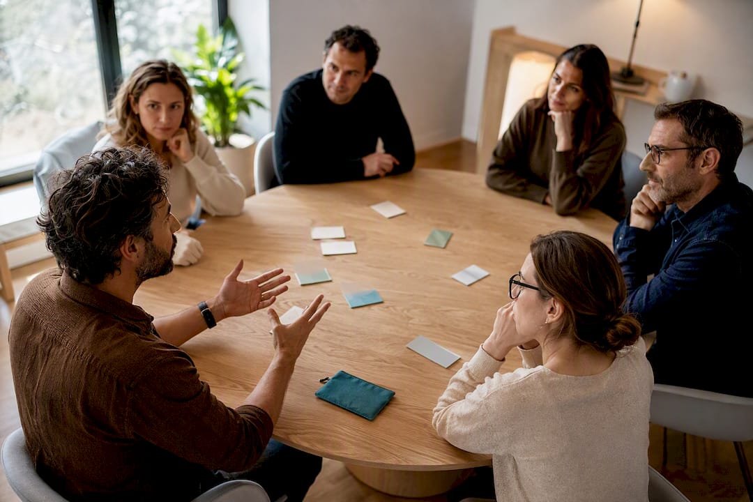 Adultes prenant part à une séance de psychoéducation sur le TDAH